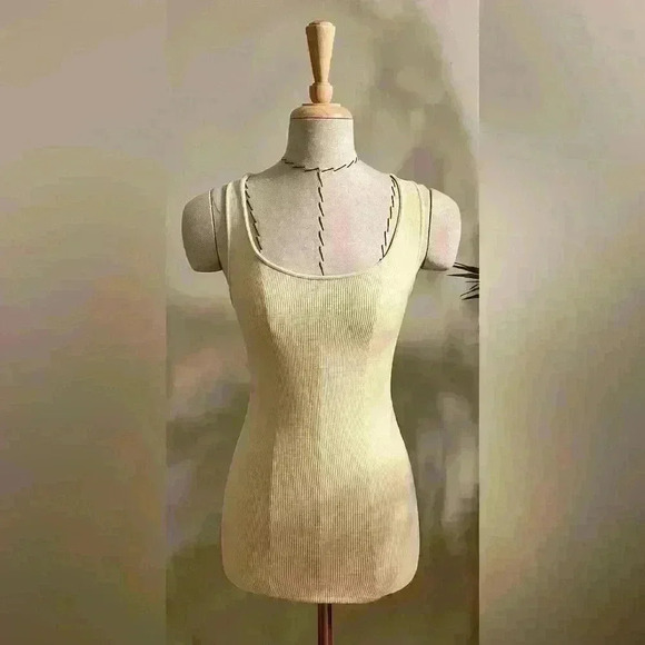 Scoop Stretch Ribbed Shaping Tank Top | Size XS/S | Yellow Color - Picture 1 of 5